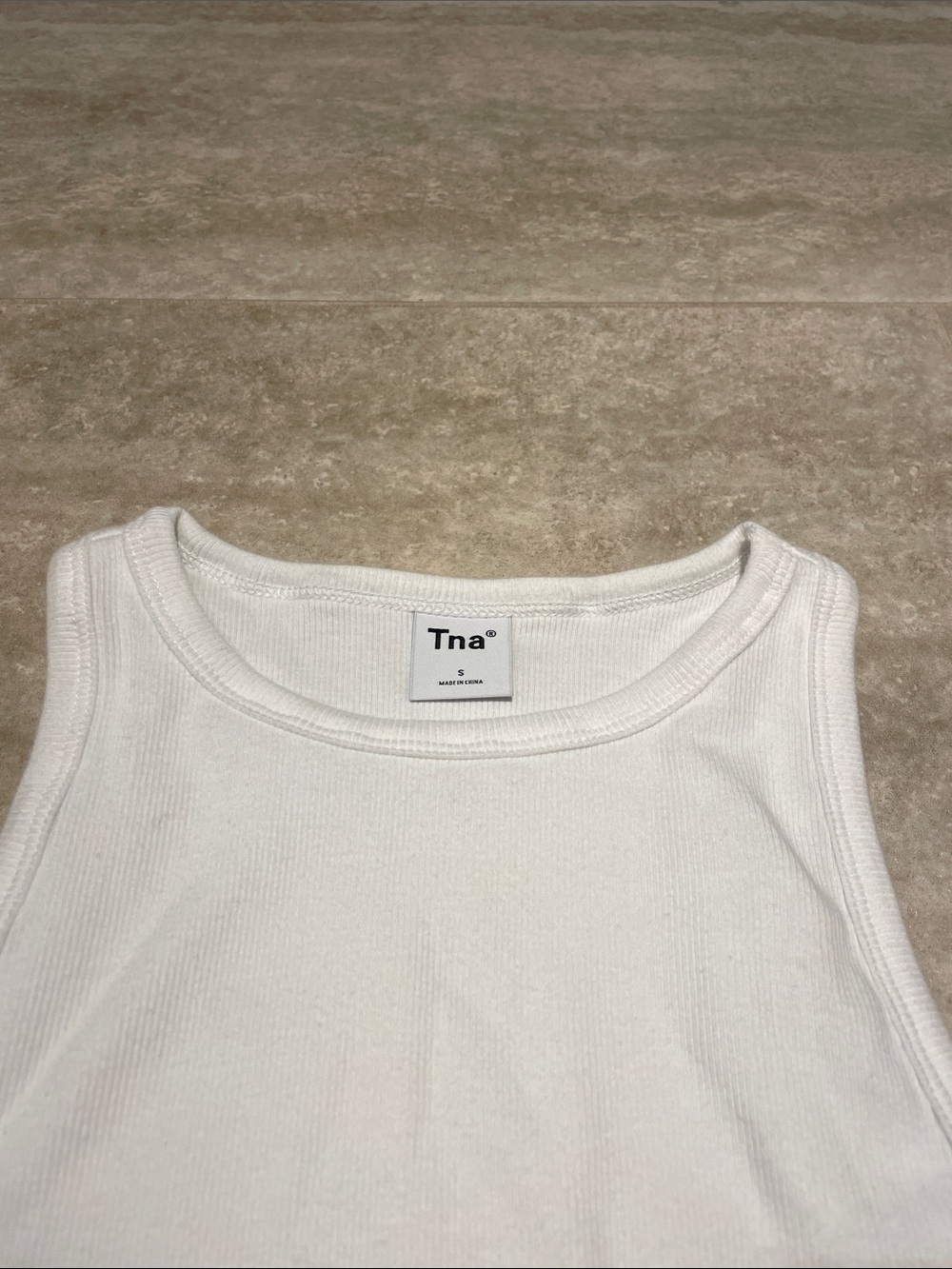 NWT Aritzia Tna Avenue Ribbed Cropped Racerback Tank Top, White, Size S - Picture 2 of 4